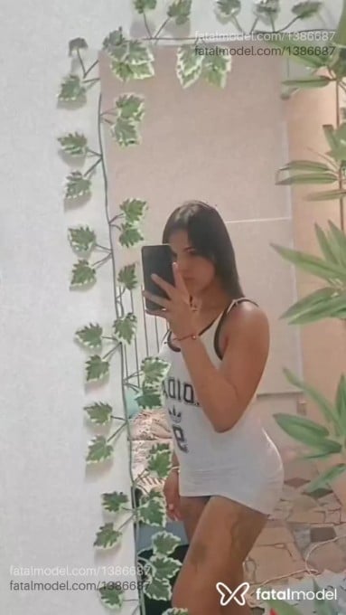 Acompanhante mulher trans morena (o) de olhos pretos - Lari Cruz