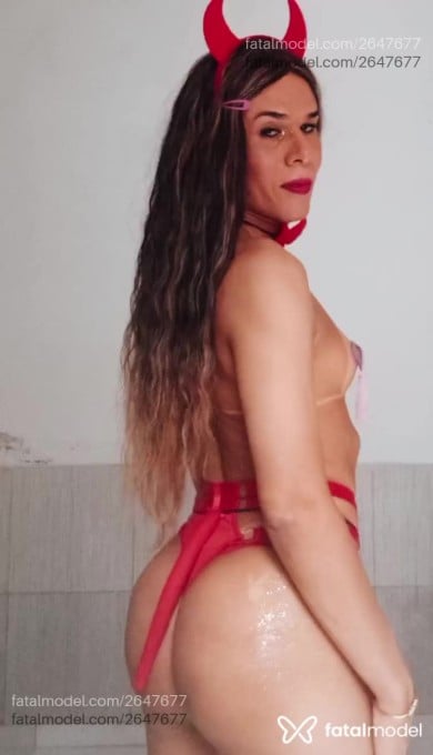 Acompanhante mulher trans loira (o) de olhos castanhos em Montes Claros Acompanhante mulher trans loira (o) de olhos castanhos em Montes Claros - Laryssa Lima