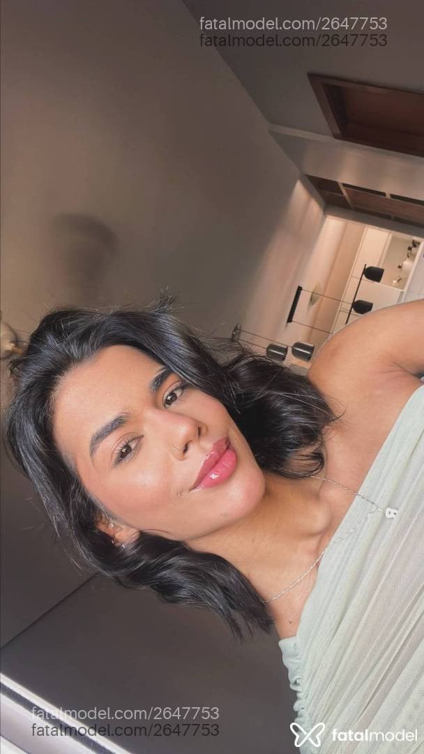 Acompanhante mulher morena (o) de olhos castanhos - Vitória