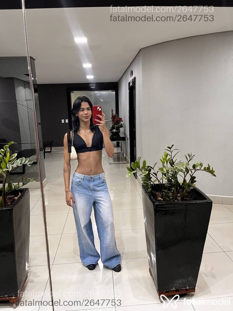 Acompanhante mulher morena (o) de olhos castanhos - Vitória