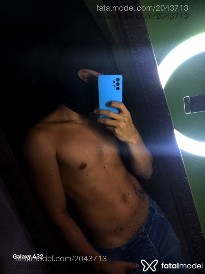 Acompanhante homem morena (o) de olhos pretos - Ryan Acompanhante homem morena (o) de olhos pretos - Ryan
