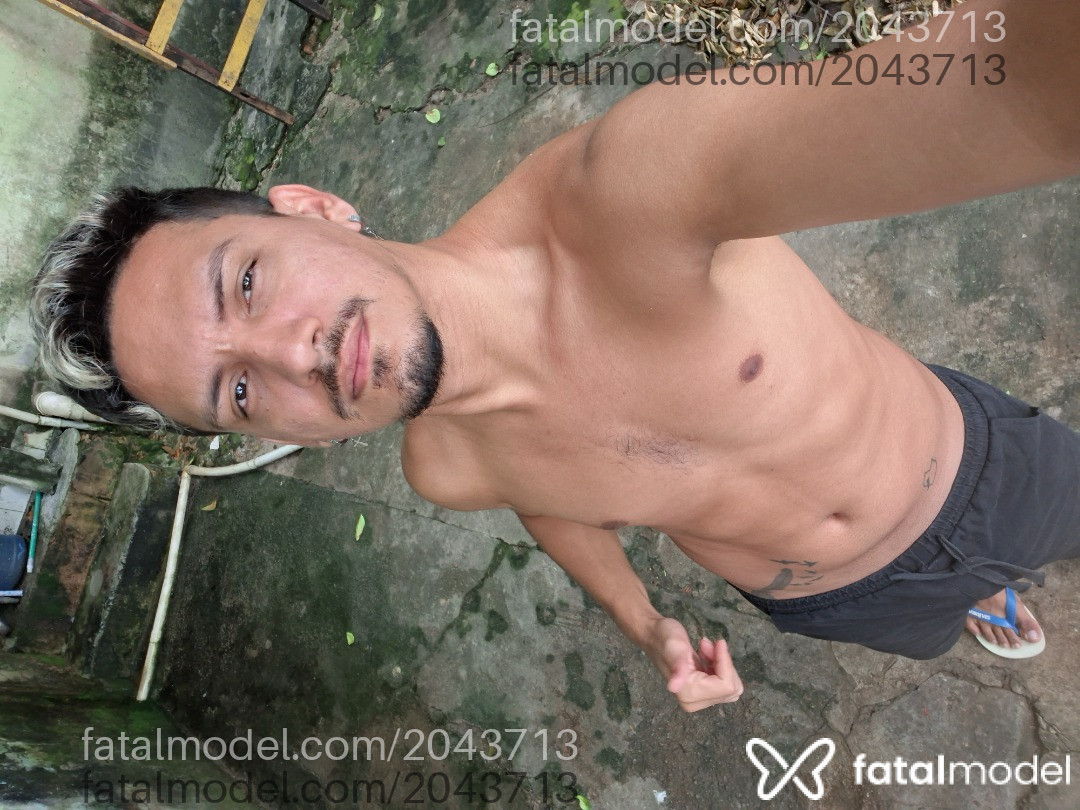 Acompanhante homem morena (o) de olhos pretos - Ryan Acompanhante homem morena (o) de olhos pretos - Ryan