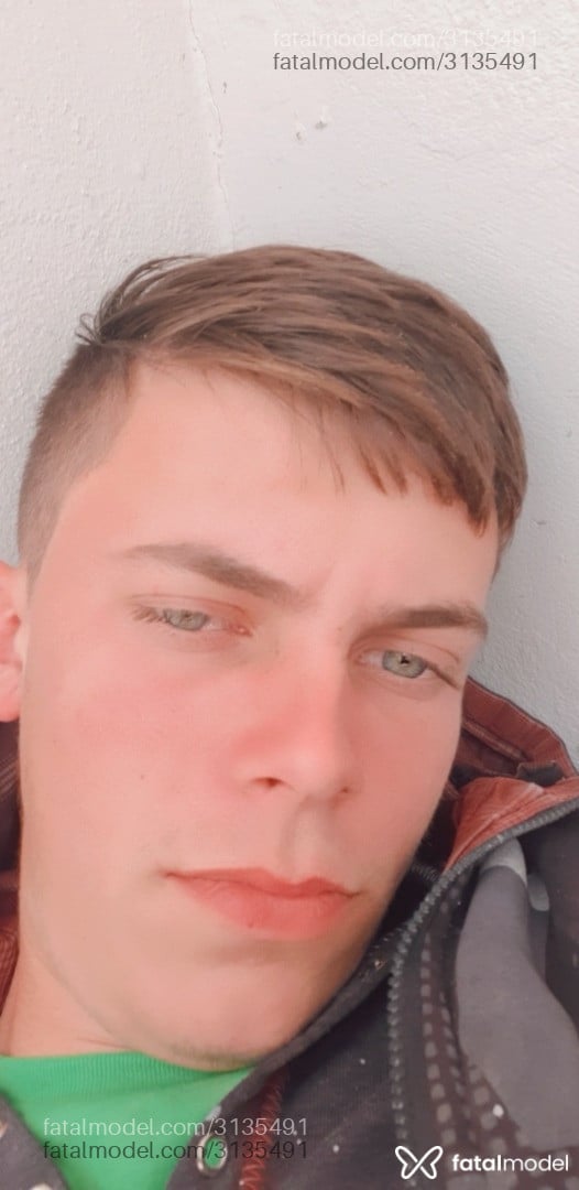 Acompanhante homem loira (o) de olhos azuis em Penha Acompanhante homem loira (o) de olhos azuis em Penha - Gringo