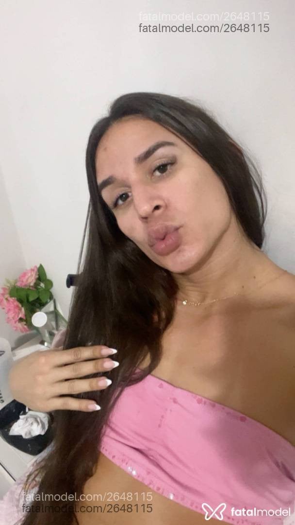 Acompanhante mulher trans com cabelo castanho de olhos castanhos - Josy Oliveira