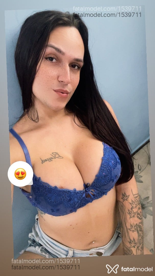 Acompanhante mulher trans com cabelo castanho de olhos castanhos em Taubaté Acompanhante mulher trans com cabelo castanho de olhos castanhos em Taubaté - Mirella