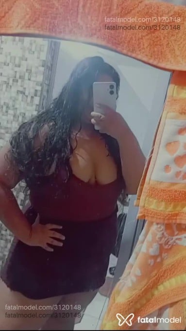 Acompanhante mulher com cabelo castanho de olhos castanhos em Virtual Acompanhante mulher com cabelo castanho de olhos castanhos em Virtual - Cristal