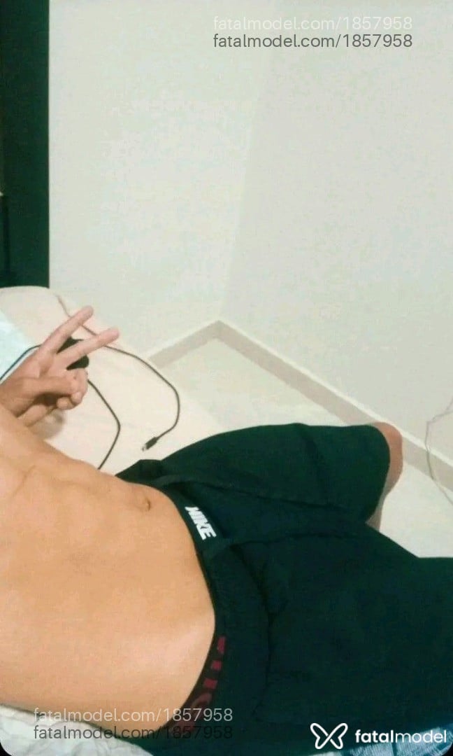 Acompanhante homem com cabelo castanho de olhos castanhos em Abaetetuba Acompanhante homem com cabelo castanho de olhos castanhos em Abaetetuba - Gustavo
