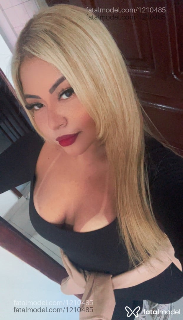 Acompanhante mulher loira (o) de olhos pretos - Keitty Alencastro Acompanhante mulher loira (o) de olhos pretos - Keitty Alencastro