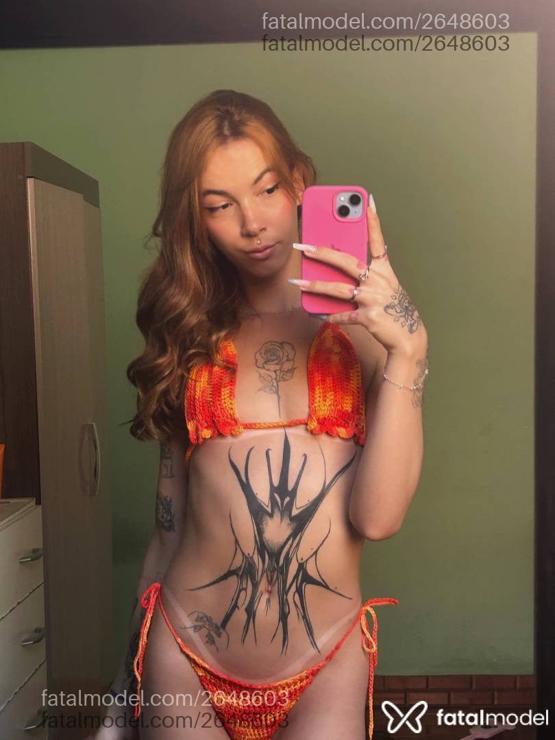 Acompanhante mulher trans ruiva (o) de olhos castanhos - Larissa Nascimento