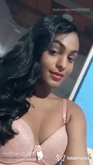 Acompanhante mulher trans morena (o) de olhos castanhos em Dias D'ávila - Miny Sant