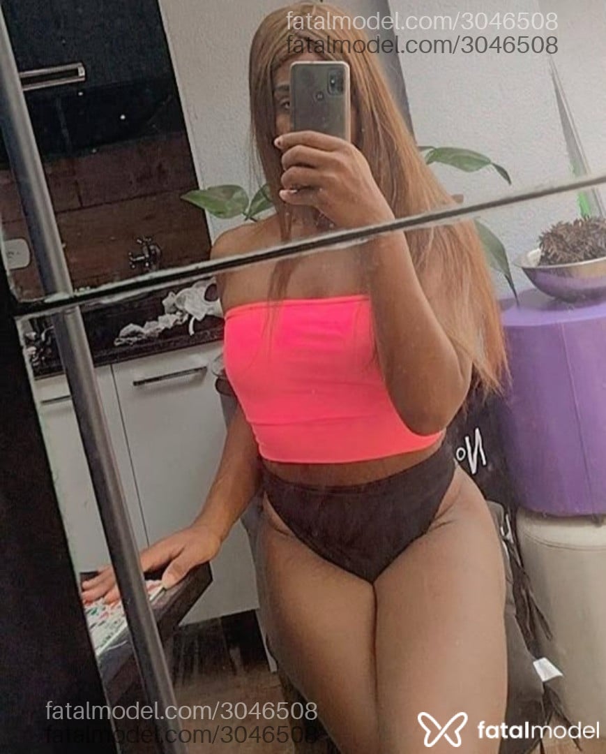 Acompanhante mulher trans morena (o) de olhos castanhos em Jacarezinho - Morena