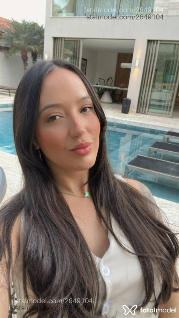 Acompanhante mulher com cabelo castanho de olhos mel - Isla Louise