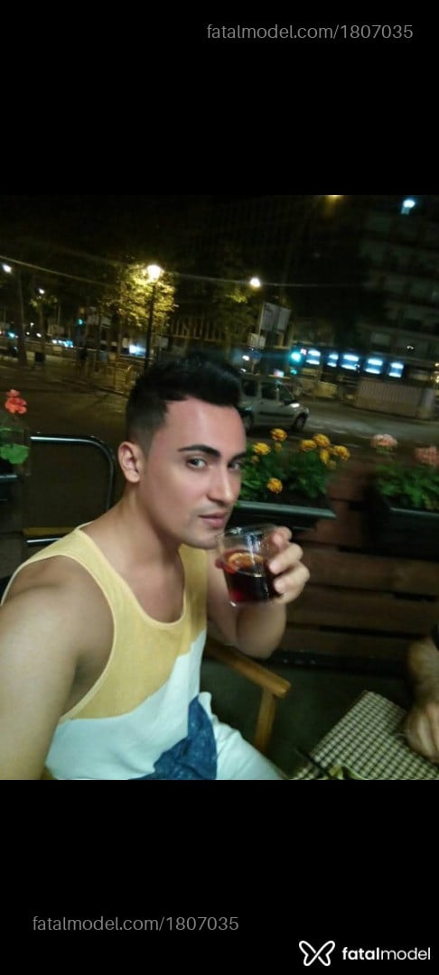 Acompanhante homem com cabelo castanho de olhos castanhos - Miguel Acompanhante homem com cabelo castanho de olhos castanhos - Miguel
