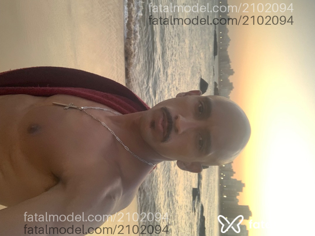 Acompanhante homem morena (o) de olhos castanhos em Vila Velha Acompanhante homem morena (o) de olhos castanhos em Vila Velha - Negrito