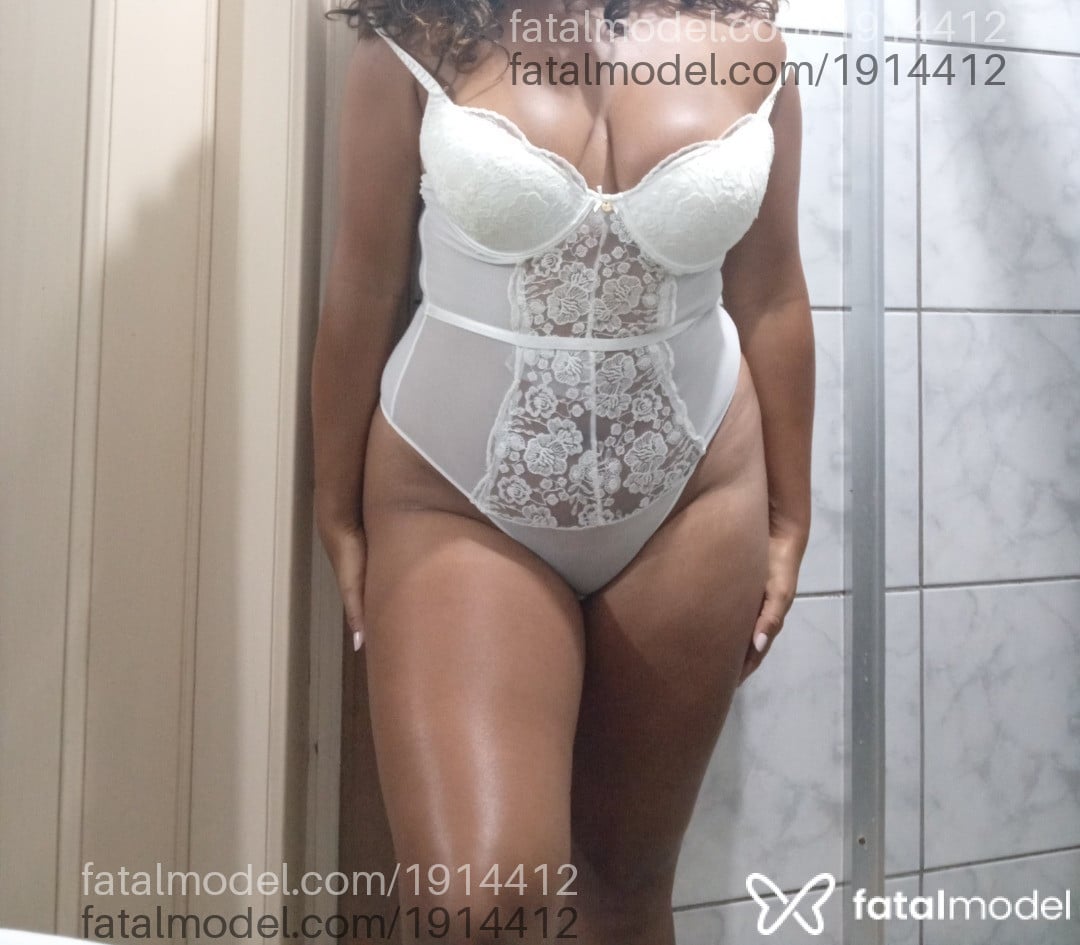 Acompanhante mulher com cabelo castanho de olhos castanhos em Canoas - Morena