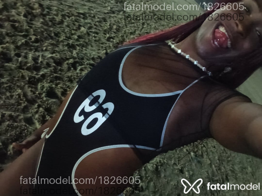 Acompanhante mulher trans ruiva (o) de olhos pretos em Guarujá - Polly