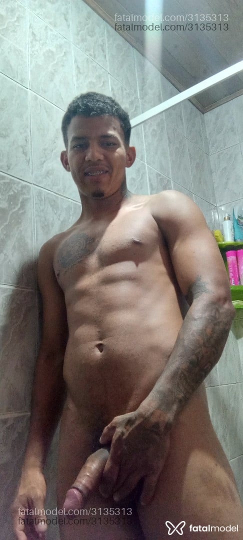 Acompanhante homem com cabelo castanho de olhos castanhos - Henrique Silva Acompanhante homem com cabelo castanho de olhos castanhos - Henrique Silva