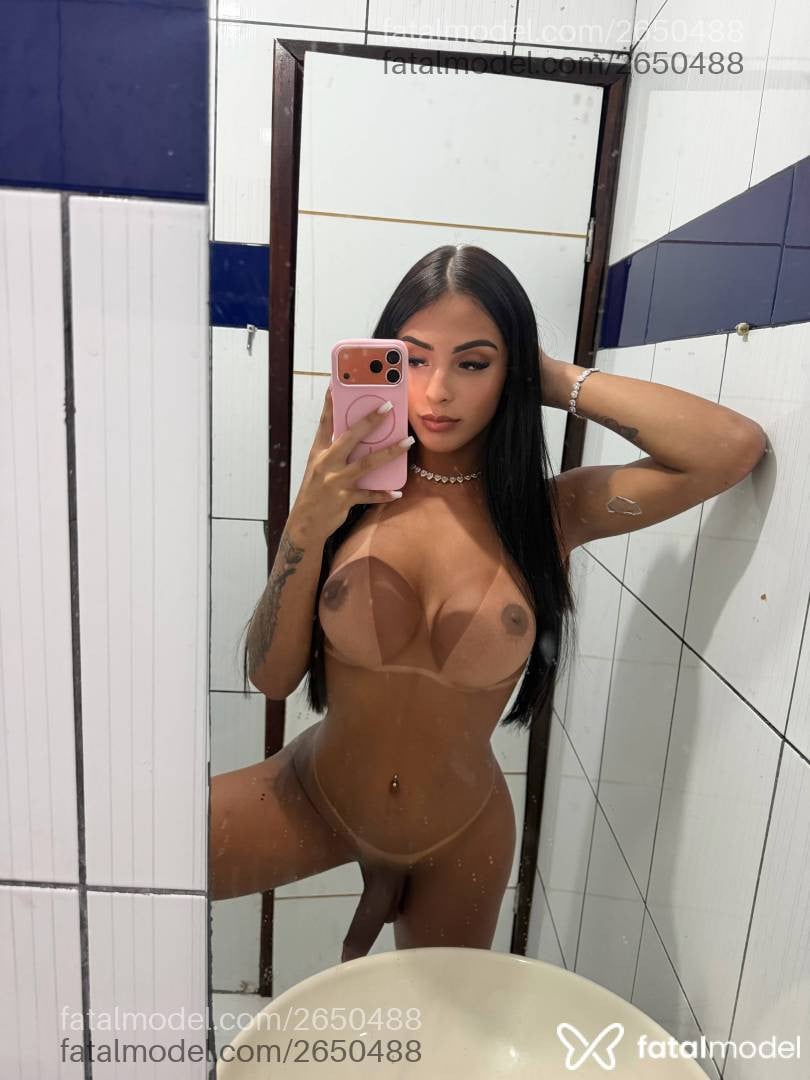 Acompanhante mulher trans morena (o) de olhos pretos - Milly Tsgirl
