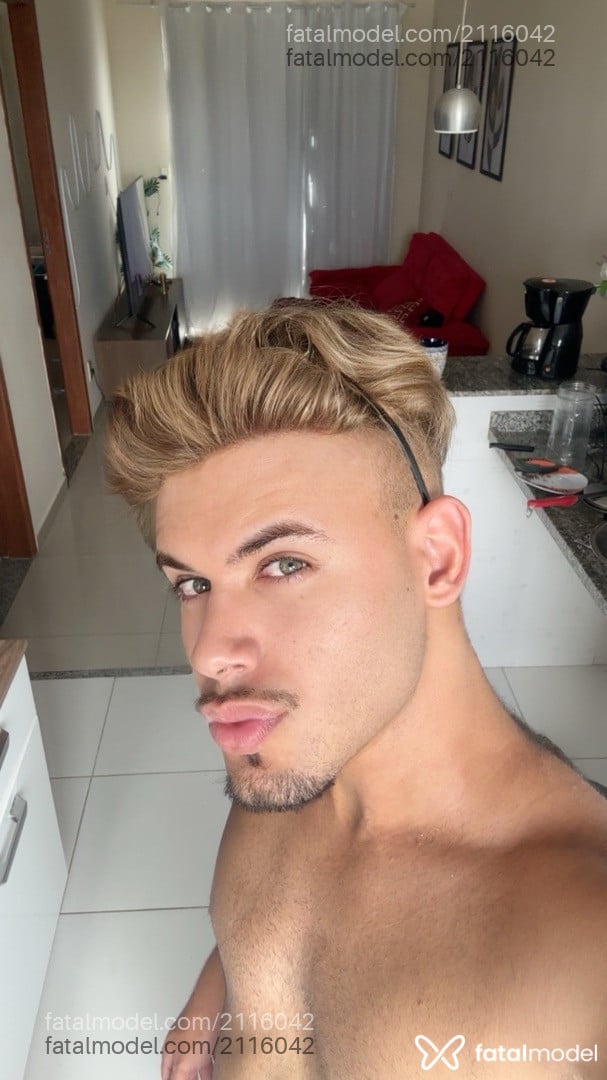 Acompanhante homem loira (o) de olhos verdes em Macaé - Enzo Santos