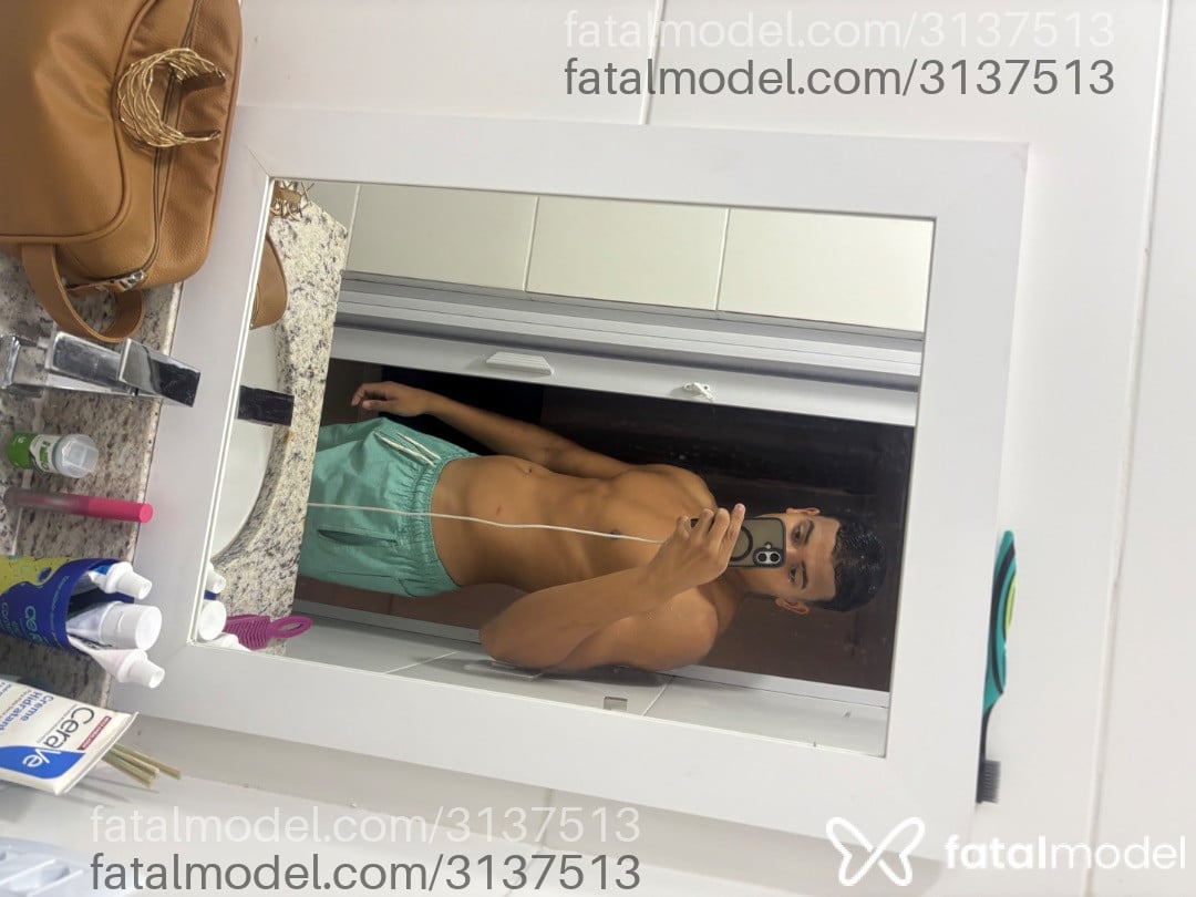Acompanhante homem morena (o) de olhos pretos em Rio de Janeiro Acompanhante homem morena (o) de olhos pretos em Rio de Janeiro - Alex Baeta