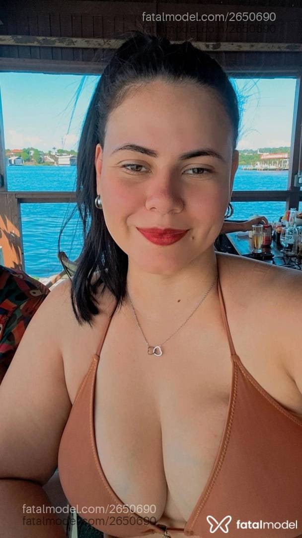 Acompanhante mulher morena (o) de olhos mel - Bruna