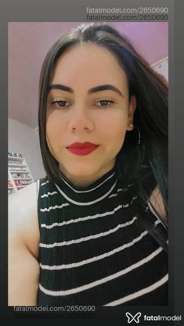 Acompanhante mulher morena (o) de olhos mel - Bruna