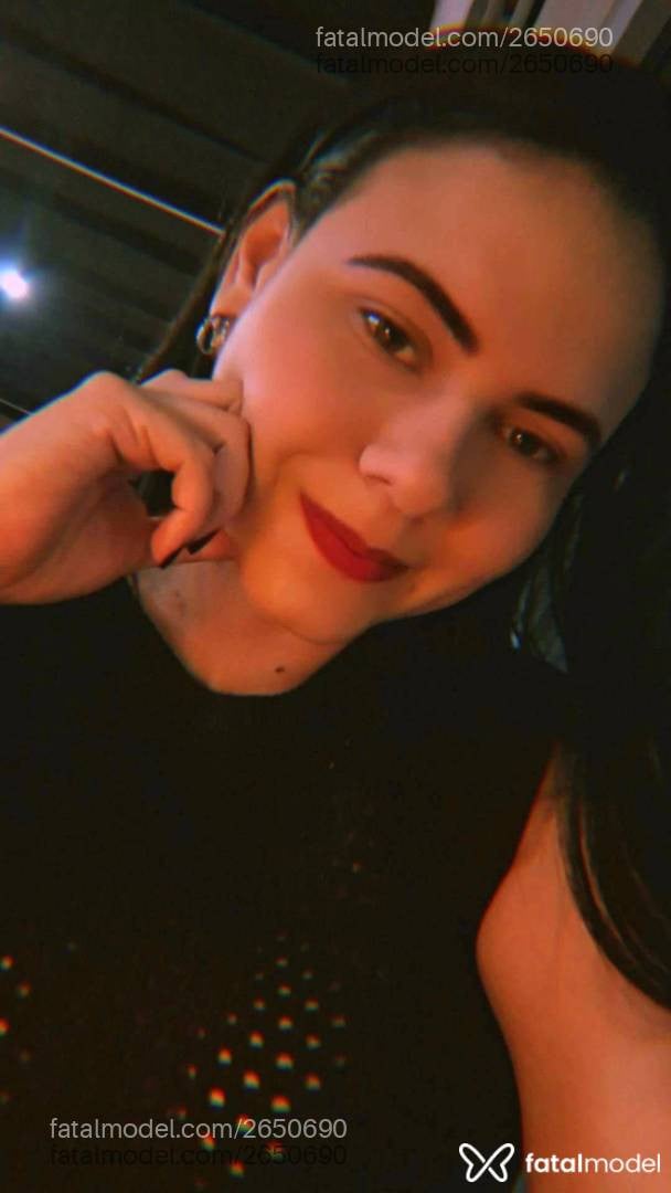 Acompanhante mulher morena (o) de olhos mel - Bruna