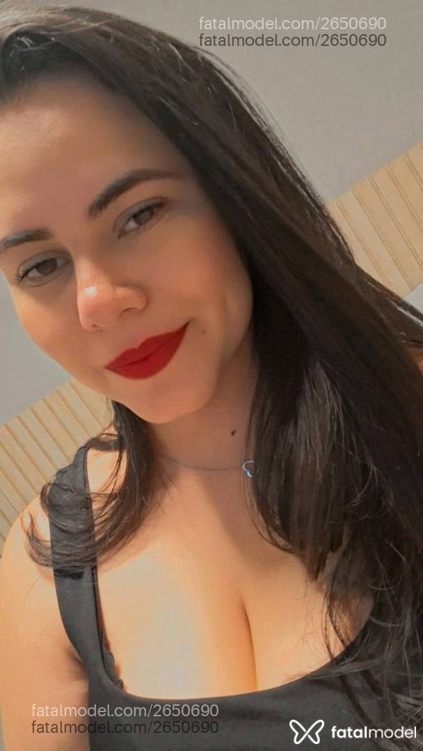 Acompanhante mulher morena (o) de olhos mel - Bruna