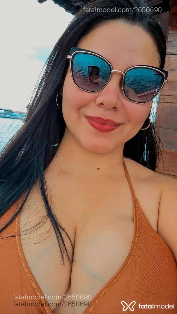 Acompanhante mulher morena (o) de olhos mel - Bruna