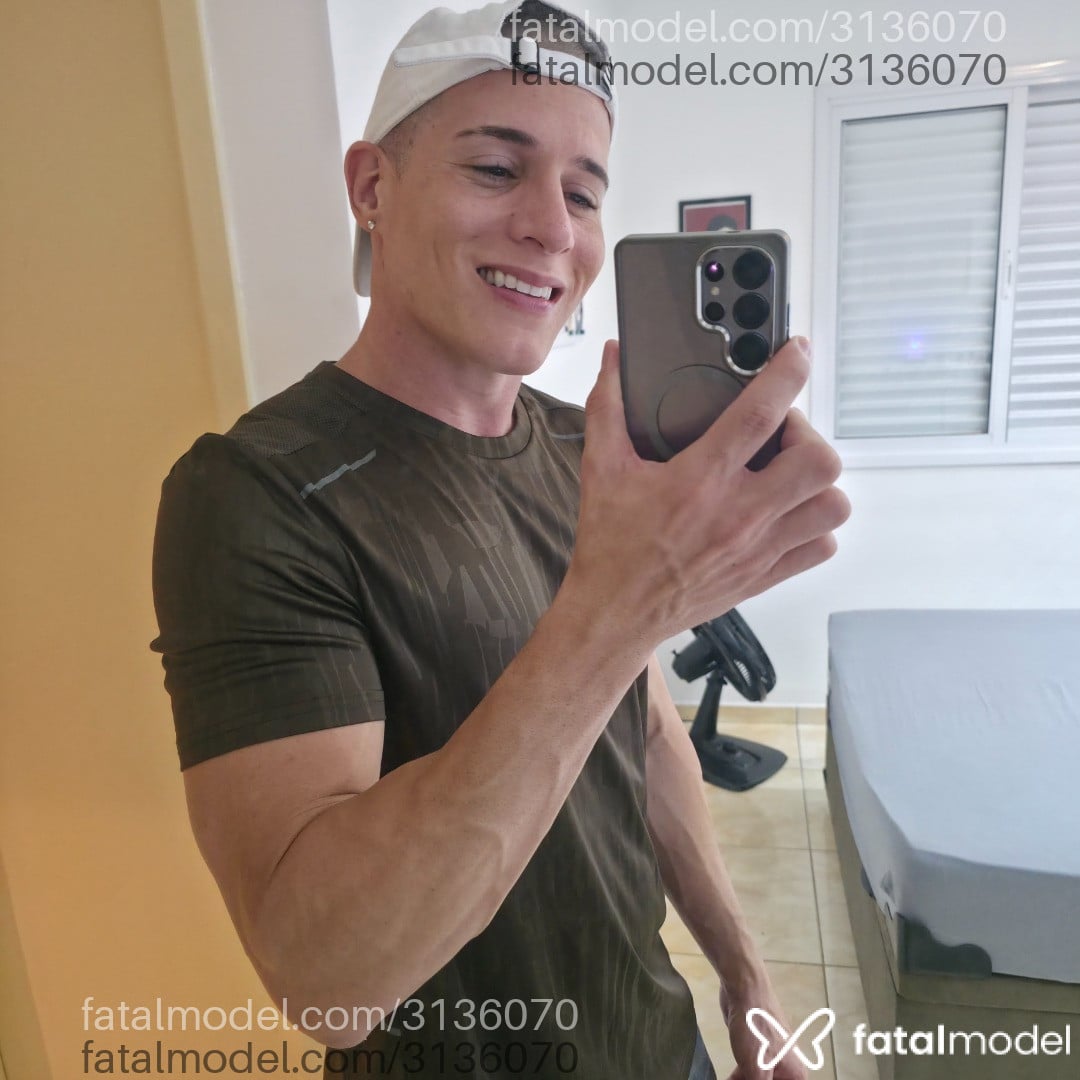 Acompanhante homem com cabelo castanho de olhos castanhos - Bruck Acompanhante homem com cabelo castanho de olhos castanhos - Bruck