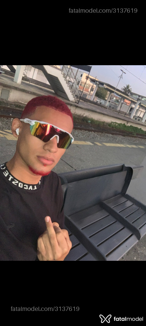 Acompanhante homem com cabelo castanho de olhos castanhos em Virtual - Danii
