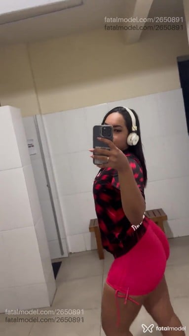 Acompanhante mulher morena (o) de olhos castanhos em Macaé - Mel