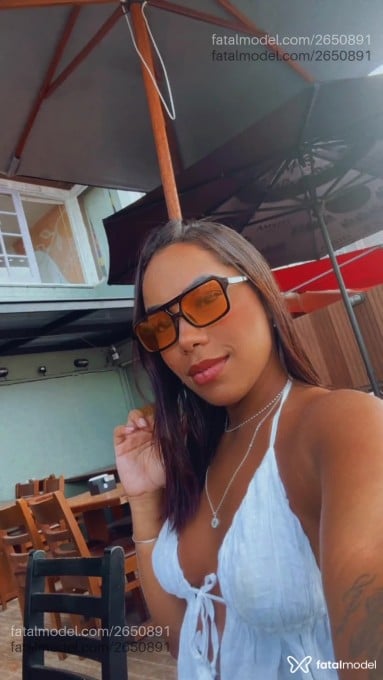 Acompanhante mulher morena (o) de olhos castanhos em Macaé - Mel