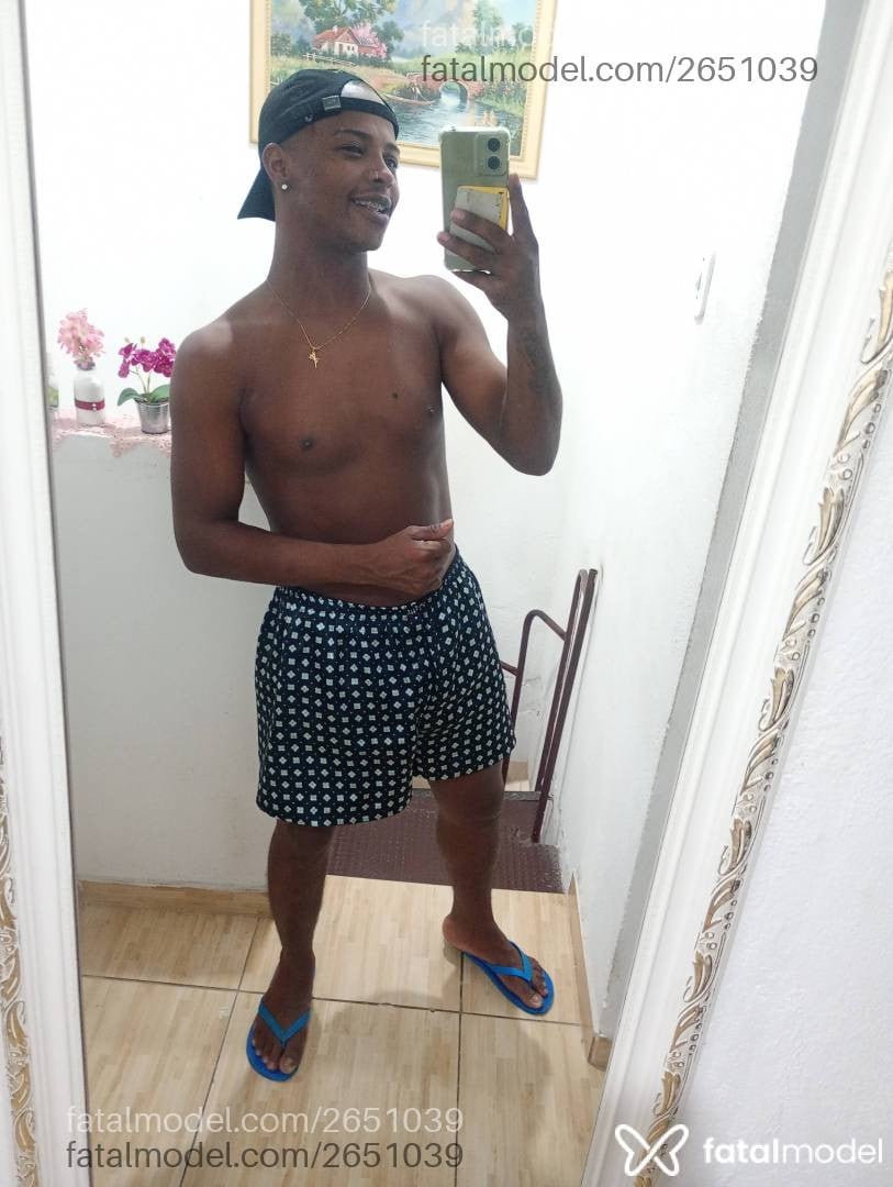 Acompanhante homem com cabelo castanho de olhos pretos em São Paulo - Thallys