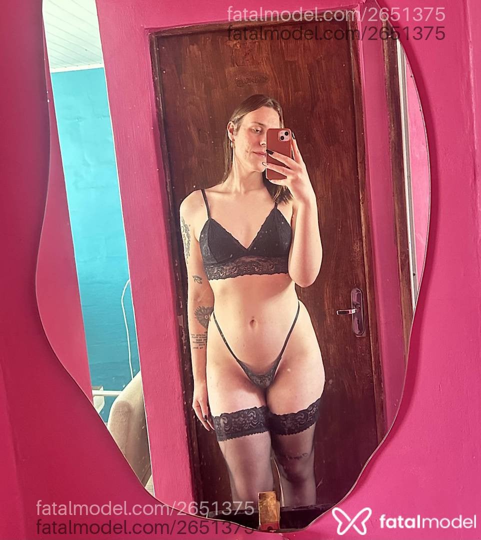 Acompanhante mulher trans loira (o) de olhos verdes - Stella