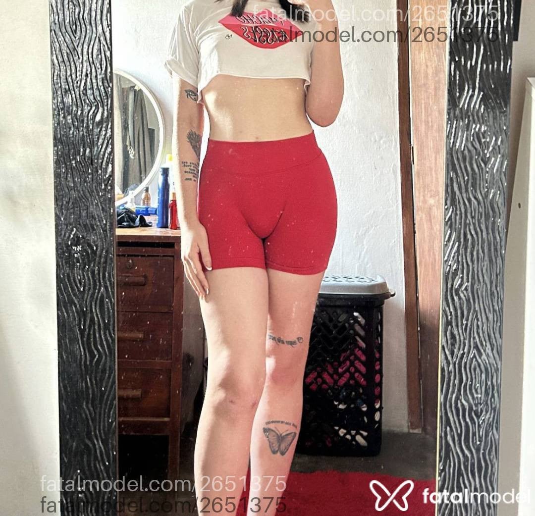 Acompanhante mulher trans loira (o) de olhos verdes - Stella