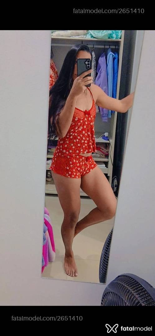 Acompanhante mulher trans morena (o) de olhos pretos - Isabela