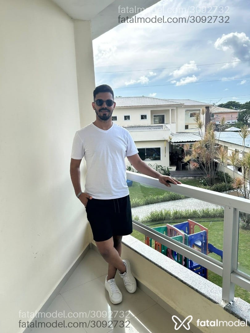 Acompanhante homem com cabelo castanho de olhos castanhos em Belo Horizonte - André Barretos