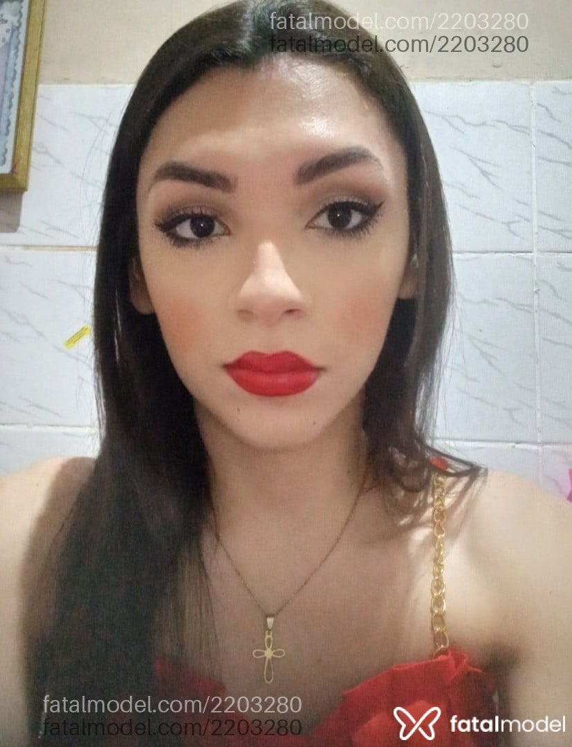 Acompanhante mulher trans com cabelo castanho de olhos mel em São Luís - Lua Turquesa