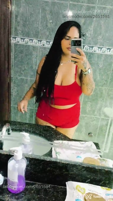 Acompanhante mulher morena (o) de olhos pretos - Heloá Mello Acompanhante mulher morena (o) de olhos pretos - Heloá Mello