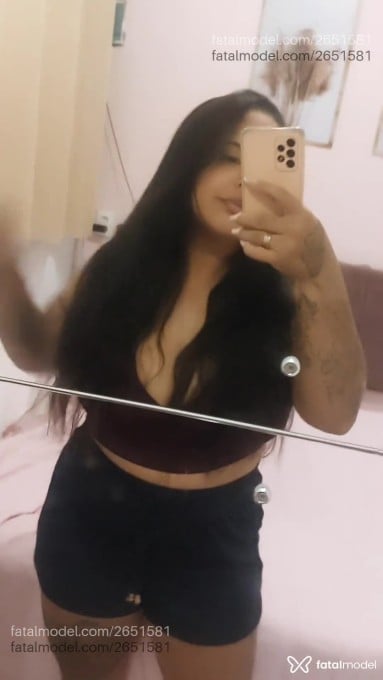 Acompanhante mulher morena (o) de olhos pretos - Heloá Mello Acompanhante mulher morena (o) de olhos pretos - Heloá Mello
