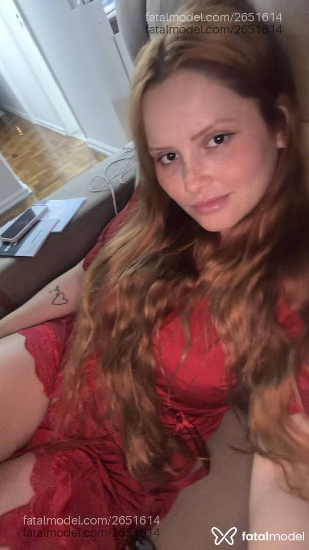 Acompanhante mulher ruiva (o) de olhos castanhos - Lyra Vaz