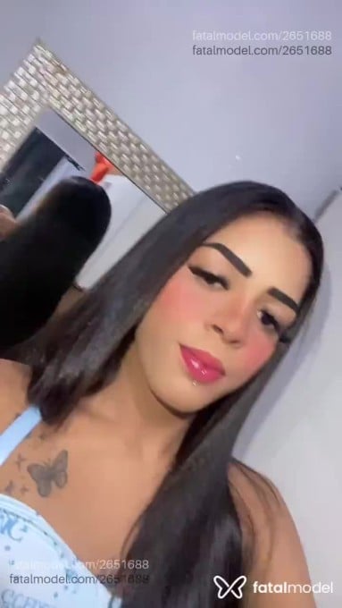 Acompanhante mulher trans com cabelo castanho de olhos pretos em Salvador Acompanhante mulher trans com cabelo castanho de olhos pretos em Salvador - Ester Lopes