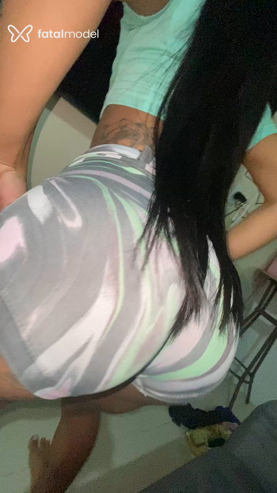 Acompanhante mulher trans com cabelo castanho de olhos pretos - Ester Lopes