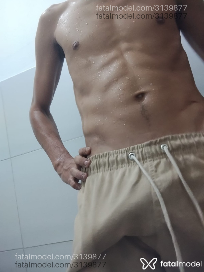 Acompanhante homem morena (o) de olhos castanhos - Maloka Vrst Acompanhante homem morena (o) de olhos castanhos - Maloka Vrst