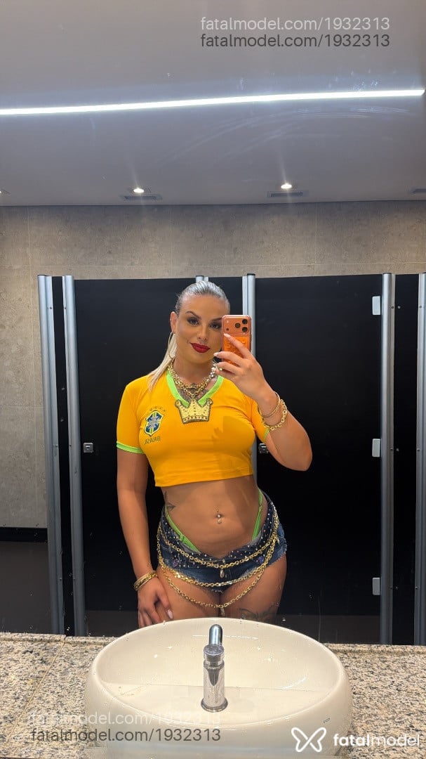 Acompanhante mulher loira (o) de olhos mel em São Paulo - Bárbara Valença