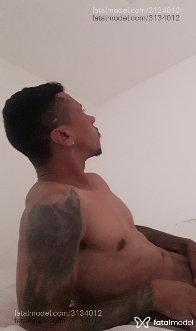 Acompanhante homem morena (o) de olhos pretos - Adriano Mineiro Acompanhante homem morena (o) de olhos pretos - Adriano Mineiro