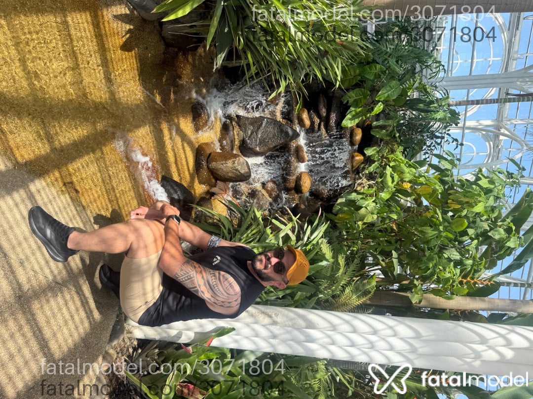 Acompanhante homem com cabelo castanho de olhos verdes em Florianópolis - Thiago Campos