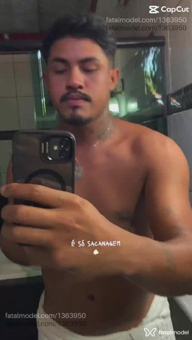 Acompanhante homem com cabelo castanho de olhos castanhos em Mambaí Acompanhante homem com cabelo castanho de olhos castanhos em Mambaí - Igor Carvalho