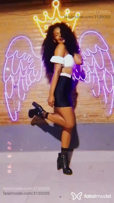 Acompanhante mulher morena (o) de olhos castanhos - Angel Acompanhante mulher morena (o) de olhos castanhos - Angel